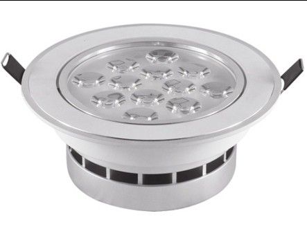Een hogere macht 12 watt geleid tot onder het plafond / kabinet verlichting winkel.